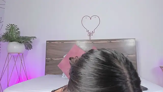 Snapshot of ivette_bocelly chatting on March 4, 10:49 pm ivette bocelly online show from March 4, 10:49 pm