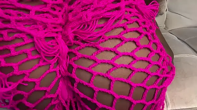 Snapshot of Chocolate_queen2 chatting on May 15, 11:34 pm Chocolate queen2 online show from May 15, 11:34 pm