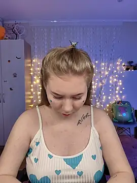 D0nna  online show from February 13, 8:27 pm