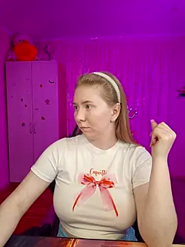 D0nna  online show from April 22, 7:48 pm