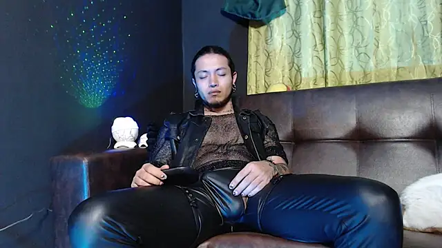 Snapshot of Dicaprioo_ chatting on May 1, 2:49 am Dicaprioo online show from May 1, 2:49 am