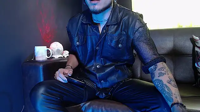 Snapshot of Dicaprioo_ chatting on May 14, 2:02 pm Dicaprioo online show from May 14, 2:02 pm
