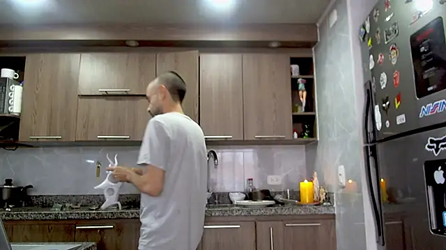 Snapshot of adan_eva960 chatting on February 27, 2:00 pm adan eva960 online show from February 27, 2:00 pm