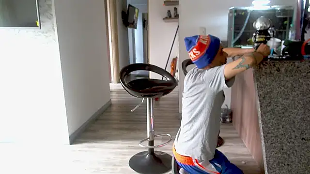 Snapshot of adan_eva960 chatting on March 11, 4:07 pm adan eva960 online show from March 11, 4:07 pm