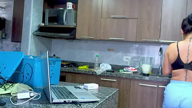 Snapshot of adan_eva960 chatting on September 23, 4:21 pm adan eva960 online show from September 23, 4:21 pm