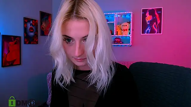 Snapshot of melisa_white1 chatting on April 18, 7:18 pm melisa white1 online show from April 18, 7:18 pm