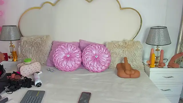 CahitlinBell online show from October 22, 5:41 am