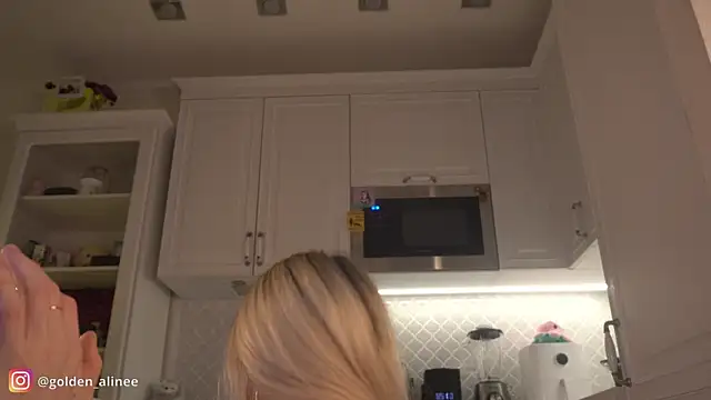 Snapshot of Golden_Aline chatting on January 15, 9:30 pm Golden Aline online show from January 15, 9:30 pm