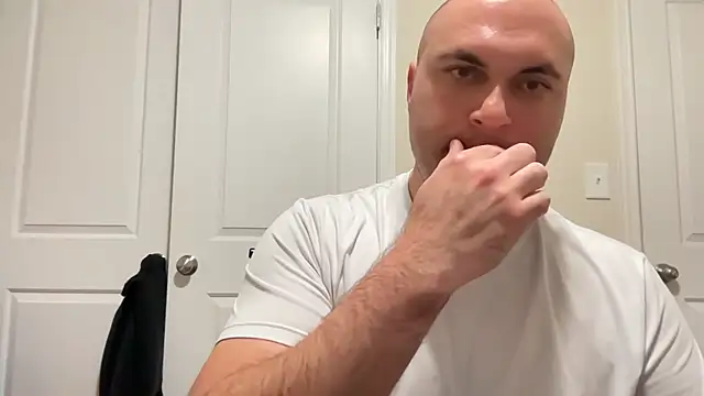 SluggishChase99 online show from April 15, 3:24 am