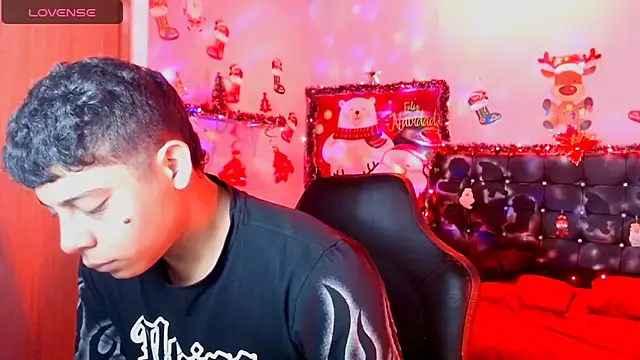 Snapshot of Wiiliam_20 chatting on December 9, 6:57 pm Wiiliam 20 online show from December 9, 6:57 pm