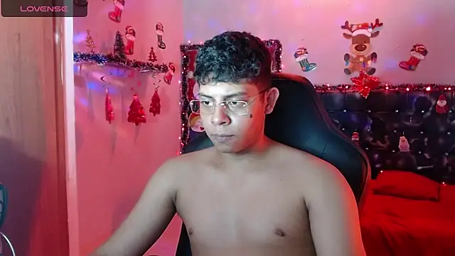 Snapshot of Wiiliam_20 chatting on December 11, 8:50 pm Wiiliam 20 online show from December 11, 8:50 pm