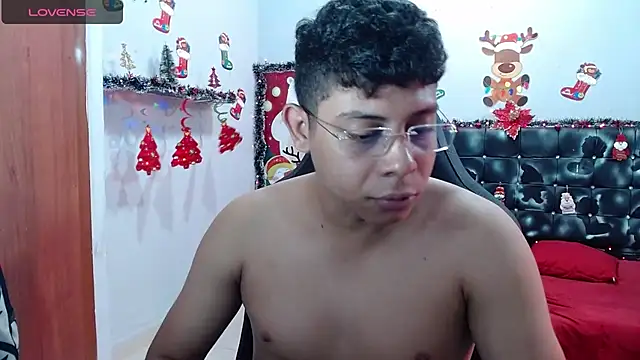 Snapshot of Wiiliam_20 chatting on December 12, 3:59 pm Wiiliam 20 online show from December 12, 3:59 pm