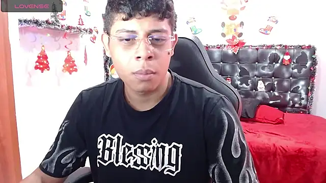 Snapshot of Wiiliam_20 chatting on December 16, 3:32 pm Wiiliam 20 online show from December 16, 3:32 pm