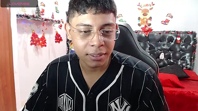 Snapshot of Wiiliam_20 chatting on December 20, 5:29 pm Wiiliam 20 online show from December 20, 5:29 pm