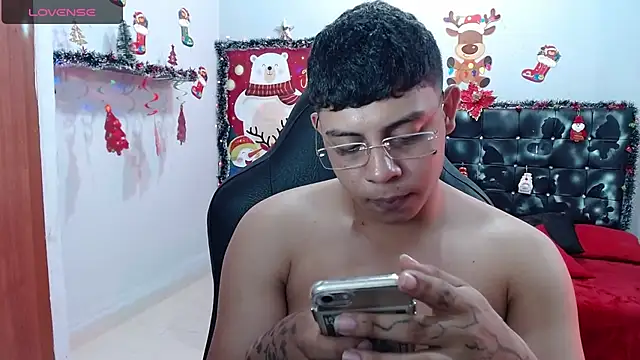 Snapshot of Wiiliam_20 chatting on December 21, 6:55 pm Wiiliam 20 online show from December 21, 6:55 pm