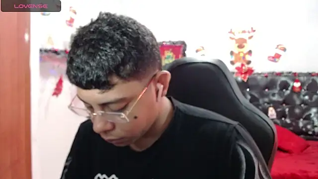 Snapshot of Wiiliam_20 chatting on December 24, 1:28 pm Wiiliam 20 online show from December 24, 1:28 pm