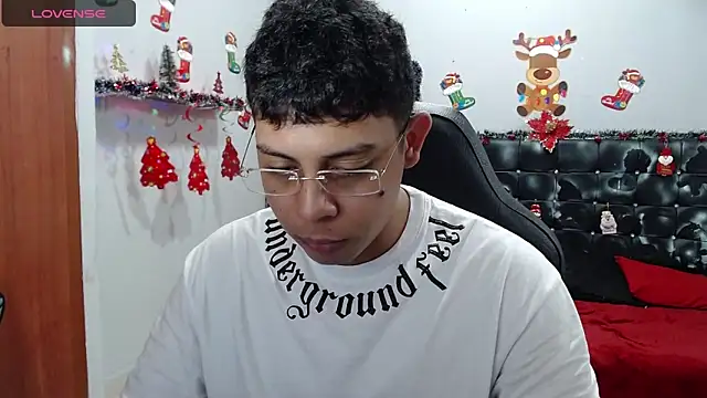 Snapshot of Wiiliam_20 chatting on December 30, 3:46 pm Wiiliam 20 online show from December 30, 3:46 pm