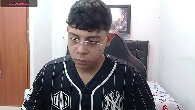 Snapshot of Wiiliam_20 chatting on February 8, 3:53 pm Wiiliam 20 online show from February 8, 3:53 pm