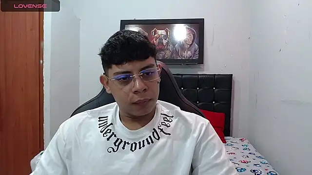 Snapshot of Wiiliam_20 chatting on February 13, 12:21 pm Wiiliam 20 online show from February 13, 12:21 pm