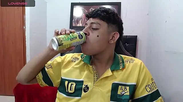 Snapshot of Wiiliam_20 chatting on February 28, 1:36 pm Wiiliam 20 online show from February 28, 1:36 pm