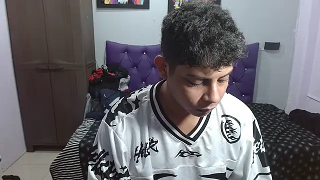 Snapshot of Wiiliam_20 chatting on December 20, 7:21 pm Wiiliam 20 online show from December 20, 7:21 pm