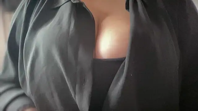 Snapshot of Linda_Vibes chatting on May 15, 2:24 pm Linda Vibes online show from May 15, 2:24 pm