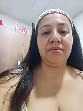 Snapshot of layla_gomez chatting on May 31, 3:58 am layla gomez online show from May 31, 3:58 am