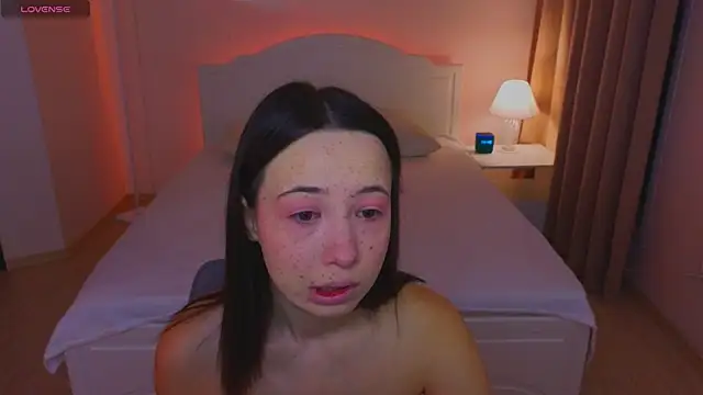 Hayle Hill online show from November 9, 1:48 am