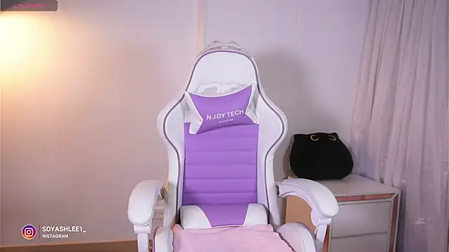 ashley2004 x online show from March 23, 8:24 pm