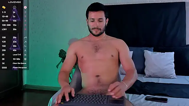 Snapshot of Valentinoford chatting on December 10, 8:19 am Valentinoford online show from December 10, 8:19 am