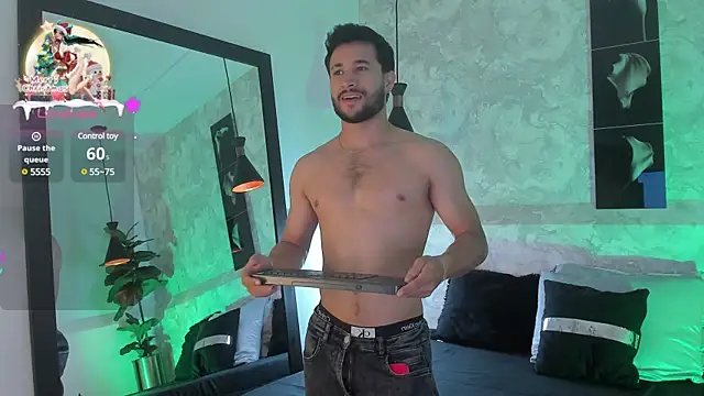 Snapshot of Valentinoford chatting on December 27, 6:14 am Valentinoford online show from December 27, 6:14 am