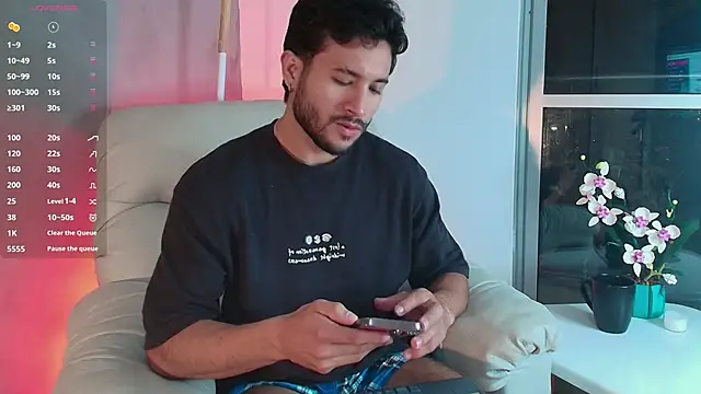 Snapshot of Valentinoford chatting on January 27, 5:03 am Valentinoford online show from January 27, 5:03 am