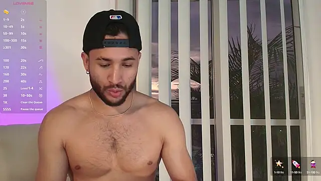 Snapshot of Valentinoford chatting on February 12, 11:30 pm Valentinoford online show from February 12, 11:30 pm