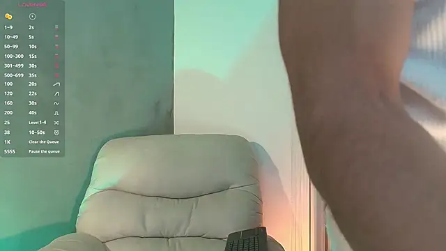 Snapshot of Valentinoford chatting on February 21, 2:50 am Valentinoford online show from February 21, 2:50 am