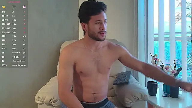 Snapshot of Valentinoford chatting on February 26, 11:04 pm Valentinoford online show from February 26, 11:04 pm