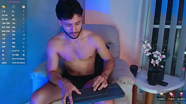 Snapshot of Valentinoford chatting on March 7, 8:23 am Valentinoford online show from March 7, 8:23 am