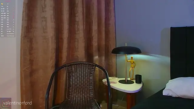 Snapshot of Valentinoford chatting on October 6, 7:33 pm Valentinoford online show from October 6, 7:33 pm