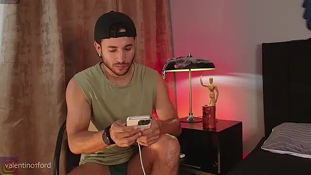 Snapshot of Valentinoford chatting on October 27, 8:02 pm Valentinoford online show from October 27, 8:02 pm