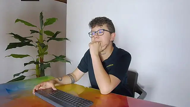 alex noa online show from October 29, 7:26 pm