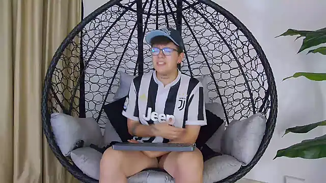 alex noa online show from November 4, 6:18 pm