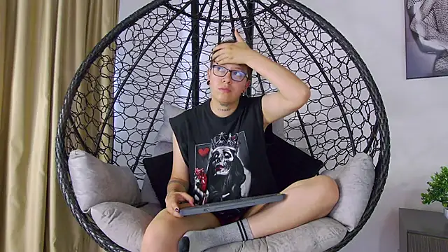 alex noa online show from March 2, 7:21 pm