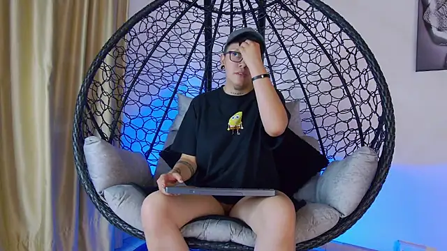 alex noa online show from April 15, 6:37 pm