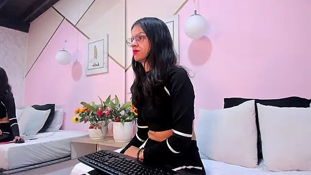 maye wells online show from December 24, 12:55 pm