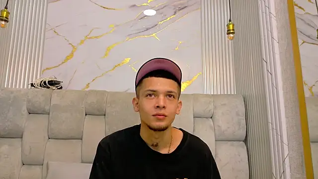 kendalltaylorr online show from November 20, 12:49 pm