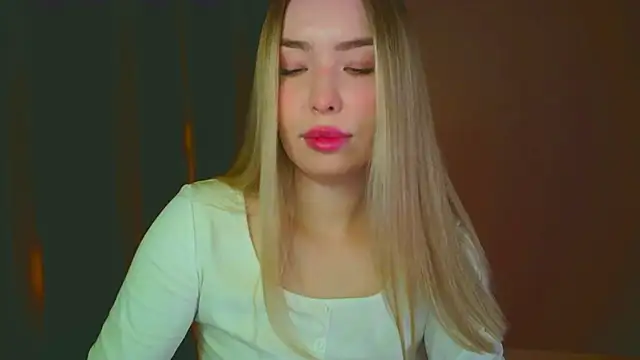 Snapshot of mia_raspberrie chatting on January 7, 2:42 am mia raspberrie online show from January 7, 2:42 am