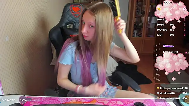Snapshot of cutieMila chatting on April 22, 3:13 pm cutieMila online show from April 22, 3:13 pm