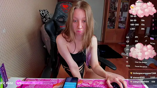 Snapshot of cutieMila chatting on May 4, 7:37 am cutieMila online show from May 4, 7:37 am