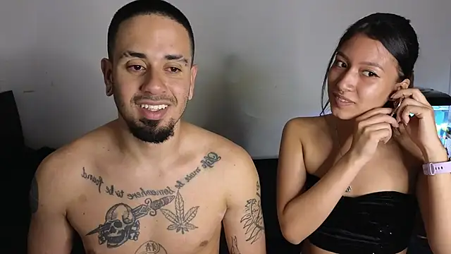 Snapshot of tony_and_sophia chatting on June 18, 2:01 am tony and sophia online show from June 18, 2:01 am
