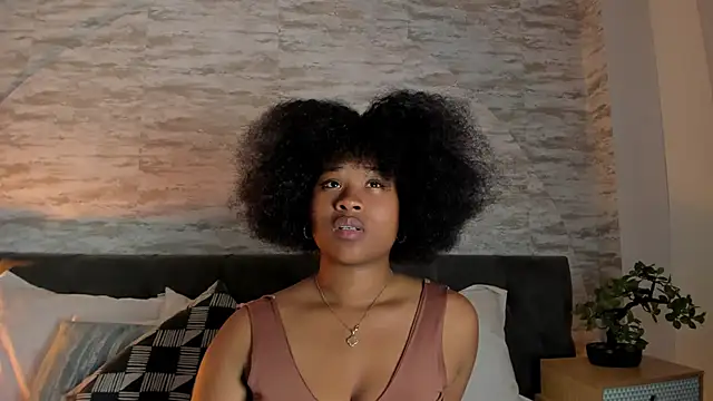 Snapshot of Anneth__M chatting on December 4, 7:44 pm Anneth M online show from December 4, 7:44 pm