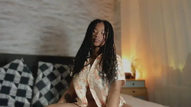 Anneth  M online show from March 10, 7:30 pm